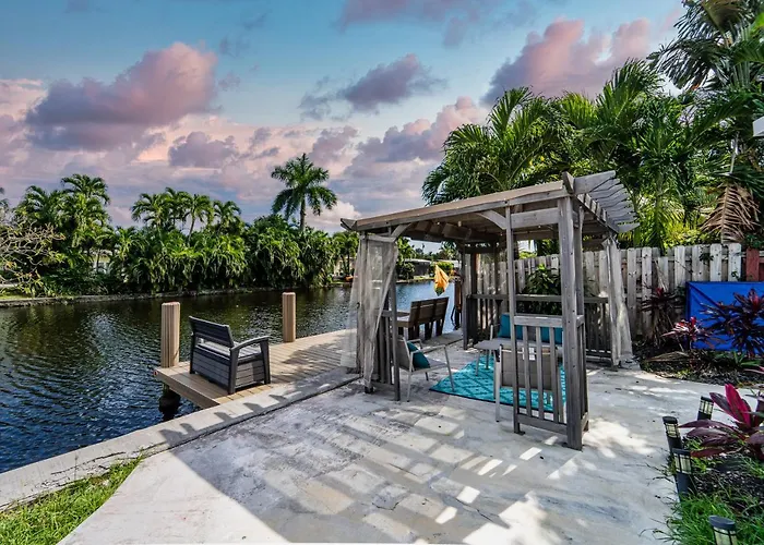 Central Waterfront Villa Salt Wtr Pool Near Beach