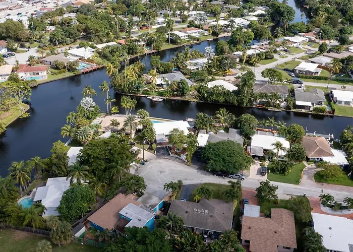 Central Waterfront Villa Salt Wtr Pool Near Beach